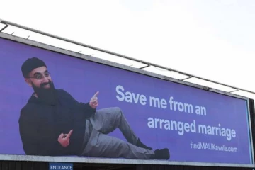 என்னை காப்பாற்றுங்க! நூதன முறையில் திருமணத்திற்கு பெண் தேடும் பிரித்தானியர்.. வைரல் புகைப்படம்