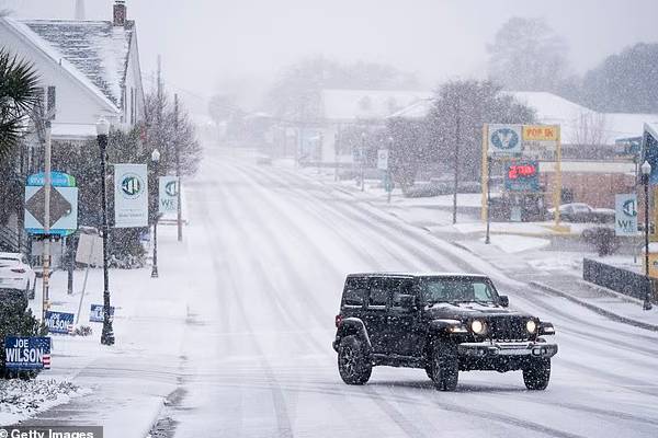 பனிப்புயலில் சிக்கிய பல மாகாணங்கள்... போர்க்களமான சாலைகள்: 35 மில்லியன் மக்கள் பாதிப்பு | Snow Cyclone Wreaks Carnage