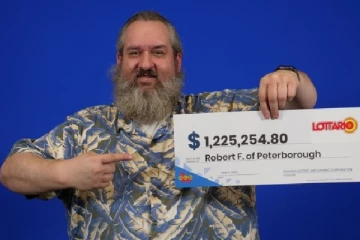 கனடாவில் கண்களை மூடி தெரிவு செய்த டிக்கெட்: கிடைத்த அதிர்ஷ்டம்