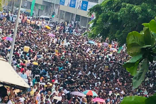 அடங்க மறுக்கும் போராட்டக்காரர்கள்! அசையாத கோட்டாபய அரசாங்கம் - ஐபிசி தமிழ்