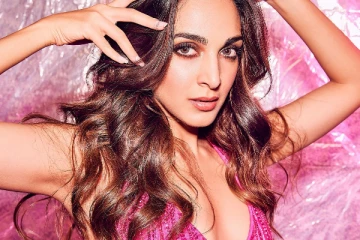 கியாரா அத்வானி படுகவர்ச்சி உடையில் போட்டோஷூட்