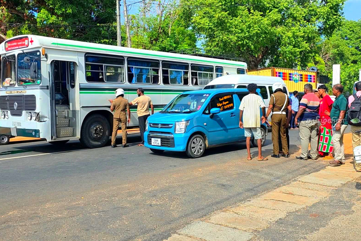 மூன்று வாகனங்கள் ஒன்றோடு ஒன்று மோதி விபத்து | Accident Involving Collision Three Vehicles