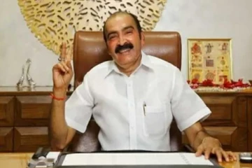 18 ரூபாய்க்கு பாத்திரம் கழுவியவர்., இன்று ஓட்டல் உரிமையாளர், கோடீஸ்வரர்!