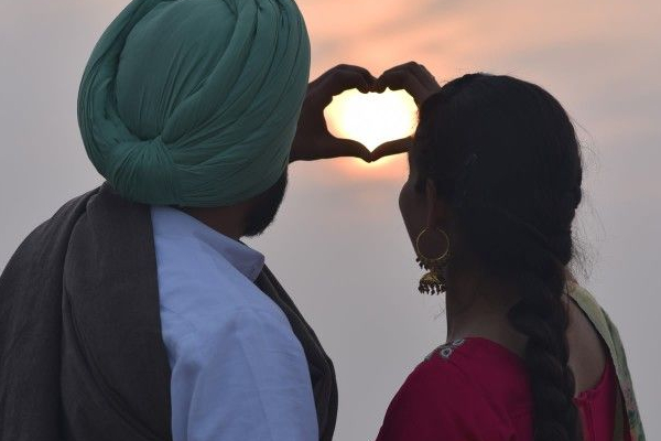 கிராமம் ஒன்றில் காதல் திருமணங்களுக்கு தடை; எங்கு தெரியுமா? | Punjab Village Bans Love Marriages