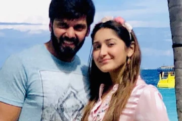 பேபி பேர் என்ன சாயிஷா! கர்ப்பத்திற்கு பிறகு செல்ஃபி புகைப்படத்தை வெளியிட்ட ஆர்யாவின் மனைவி..
