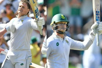 முதல் சர்வதேச இரட்டை சதம் அடித்த வீரர்! விக்கெட் எடுக்க திணறும் பாகிஸ்தான்