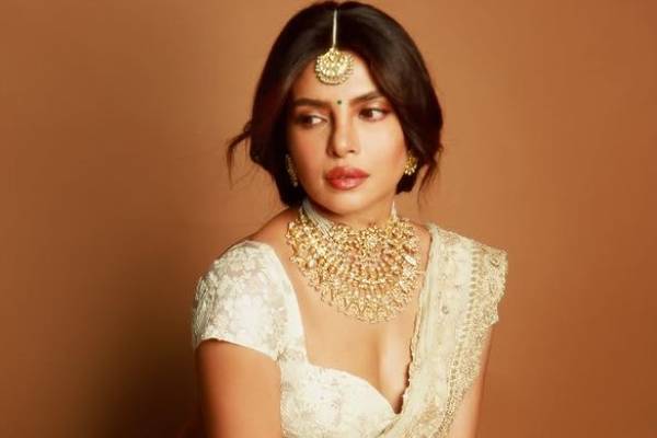 ரூ.1000 கோடி பட்ஜெட்!! வாரணாசி படத்துக்கு பிரியங்கா சோப்ரா சம்பளம் இவ்வளவா? | Priyanka Chopra Charges 30 Crore For Varanasi