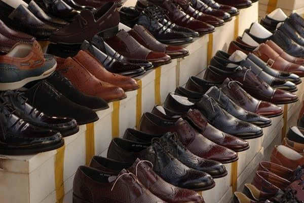 விகாரையில் களவுபோன 3 இலட்சம் ரூபா பெறுமதியான பாதணிகள் | Footwear Worth Rs 3 Lakh Stolen From Vihara