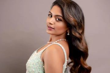 நடிகை அதிதி ஷங்கர் அழகிய உடையில் போட்டோஷூட்