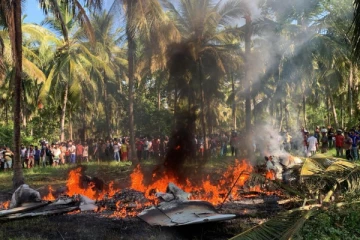 இலங்கையில் வெடித்துச் சிதறிய விமானம்; உயிர் தப்பிய விமானிகள்