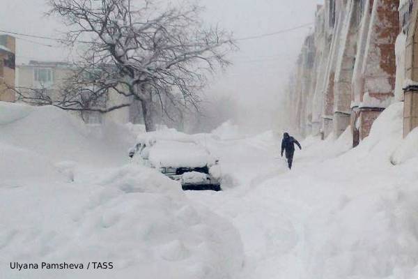snow falling 2 killed in kamchatka