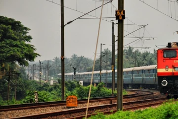 ரீல்ஸ் மோகத்தால் பலியான குடும்பம்; துயரத்தை ஏற்படுத்திய சம்பவம்
