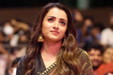 அன்போடு நடிகை திரிஷாவிற்கு முத்தம் கொடுத்த குழந்தை.. கண்ணீருடன் அவர் வெளியிட்ட வீடியோ