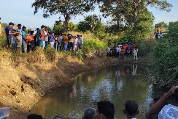 வவுனியாவில் மாணவர்கள் இருவர் மரணம்: வடக்கு ஆளுநர் அனுதாபம் (PHOTOS) | Two Death Fell Into Well In Vavuniya
