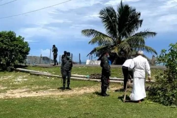 பருத்தித்துறையில்  சிரமதானத்தில் ஈடுபட்டவர்களை அச்சுறுத்திய படையினர்!