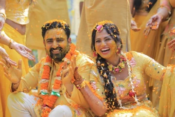 Photo Album: ரம்யா பாண்டியனின் Haldi function- யார் யாரெல்லாம் இருக்காங்க பாருங்க