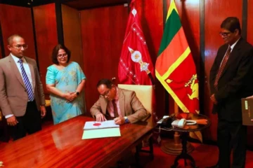 විනිසුරු සේවා කාලය දීර්ඝ කරන 22 වැනි සංශෝධනයට කථානායක සහතිකය ලැබෙයි