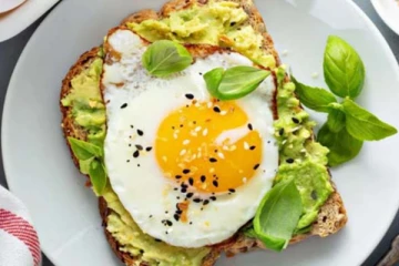 ஆப் பாயில் முட்டை உடம்பிற்கு நல்லதா? இவங்க சாப்பிடக் கூடாதாம்