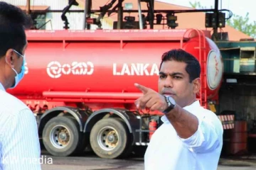 ඉන්ධන පෝලිම වෙනස් කරමින් ඉන්ධන ලබා ගැනීමට අලුත්ම ක්‍රමයක් එයි...