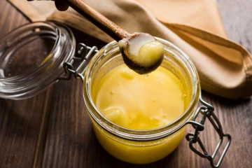 காலையில் எழுந்ததும் ஒரு ஸ்பூன் நெய் சாப்பிடுங்க!  உடலில் பல  அற்புதங்கள் நிகழுமாம்