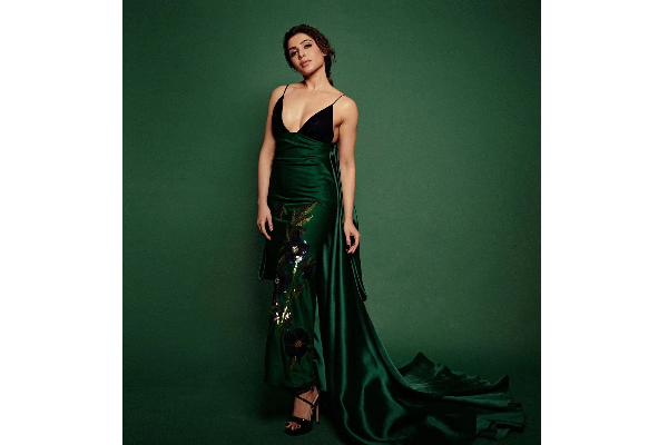 வைரல் புகைப்படத்தில் நடிகை சமந்தா அணிந்துள்ள உடையின் மதிப்பு இத்தனை லட்சமா ! | Samantha Viral Pic Coustume Price