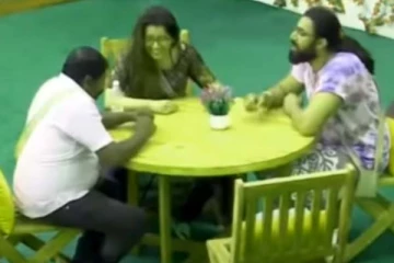 பிக்பாஸிற்கே தெரியாமல் பிரியங்கா வரவைத்த சிக்கன்: அதுக்கு இவ்வளவு போட்டியா? சிரிப்பை அடக்கவே மாட்டீங்க