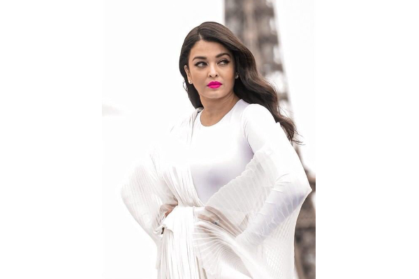 47வயதிலும் Fashion Show-ல் கலந்துகொண்ட நடிகை ஐஸ்வர்யா ராய்.. அழகிய புகைப்படங்கள் | Aiswarya Rai In Fashion Show