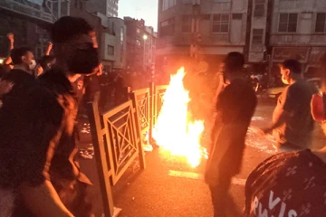 ஹிஜாப் போராட்டங்களால் ஈரானில் பதற்றமான சூழல்