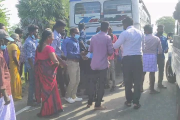 முள்ளிவாய்க்கால் வீதியில் இடம்பெற்ற விபத்தில் ஒருவர் காயம்(Video)