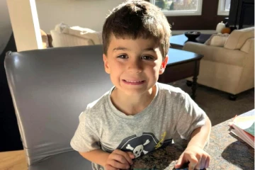 கேம் விளையாட 6 வயது மகனிடம் செல்போன் கொடுத்த தந்தைக்கு காத்திருந்த அதிர்ச்சி!