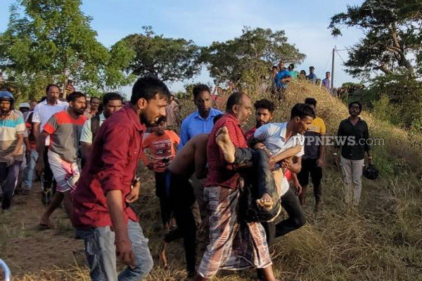 வவுனியாவில் நீர்க்குழியில் விழுந்த மாணவர்களுக்கு நேர்ந்த சோகம்! துணைவேந்தர் மீது தாக்குதல் | Students Die After Falling Water Well In Vavuniya