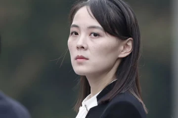 කිම් ජොන් උන්ගේ නැගණිය ඇමෙරිකාවට දෙහි කපයි..