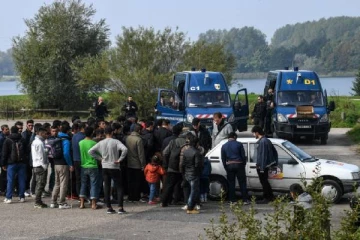 பிரான்ஸில் புலம்பெயர்ந்தோர் முகாமில் துப்பாக்கிச் சூடு