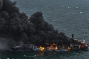 எக்ஸ்பிரஸ் பேர்ள் கப்பலால் இலங்கைக்கு நீடிக்கும் ஆபத்து