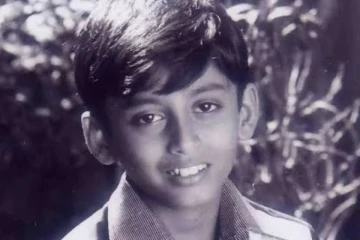 இந்த புகைப்படத்தில் இருக்கும் டாப் ஹீரோ யார் தெரியுமா.. அட, நீங்களே பாருங்க