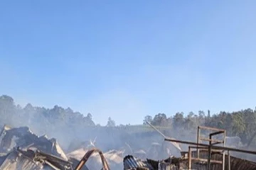 මෙරට තේ කර්මාන්ත ශාලාවක් සම්පුර්ණයෙන්ම ගිනිබත් වෙයි..!