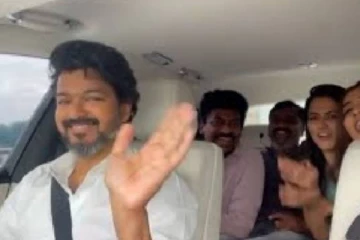 பீஸ்ட் குழுவுடன் ரோல்ஸ் ராய்ஸில் குதூகல ரெய்டு போன தளபதி விஜய்...வைரலாகும் காணொளி