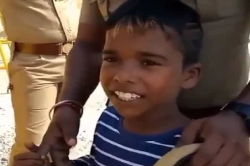 போலீசார் மத்தியில் சூப்பர் சிங்கர் பூவையார் செய்த செயல்! வைரலாகும் வீடியோ