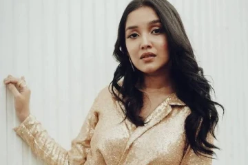 அஜித் ரீல்மகள் அனிகாவா இது! ரசிகர்களை கதறவிட்ட போட்டோஷூட்.