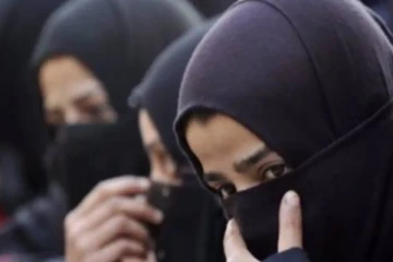ஹிஜாப் அணியாத பெண்களை தண்டிக்க தீர்மானம்!