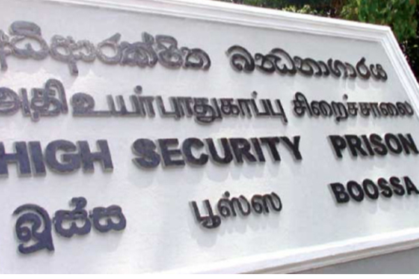 பூஸா சிறைச்சாலைக்குள் இருந்து மேலும் 15 தொலைபேசிகள் மீட்பு! | 15 More Phones Recovered Inside The Poosa Prison