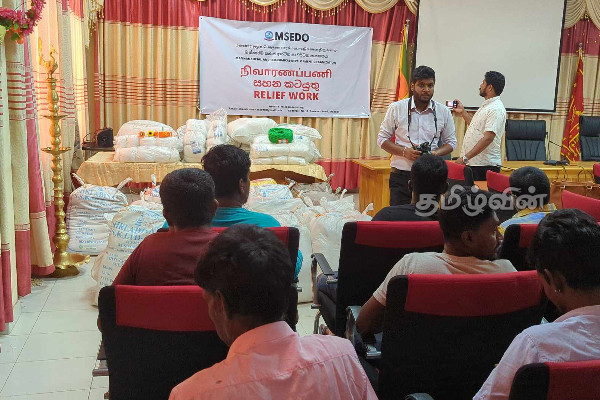 மண்டோஸ் புயலால் பாதிக்கப்பட்டவர்களுக்கு கடற்தொழில் உபகரணங்கள் வழங்கி வைப்பு (Photos) | Relief For Cyclone Mandos Victims