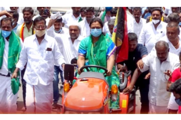 டிராக்டர் ஓட்டிய பிரேமலதா விஜயகாந்த் மீது போலீசார் வழக்குப்பதிவு!