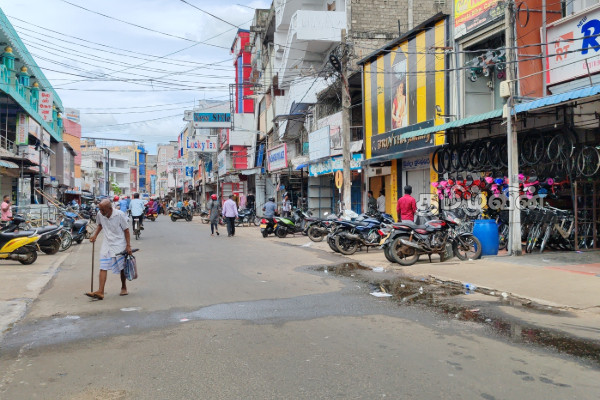 வவுனியாவில் தோல்வியடைந்த கடையடைப்பு : பெரும்பாலான வர்த்தக நிலையங்கள் திறப்பு | North East Harththal Vavuniya Current Situation
