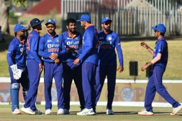 மோசமாக பந்துவீசும் இந்திய அணி - கழற்றி விடப்படும் முக்கிய இந்திய அணி வீரர்