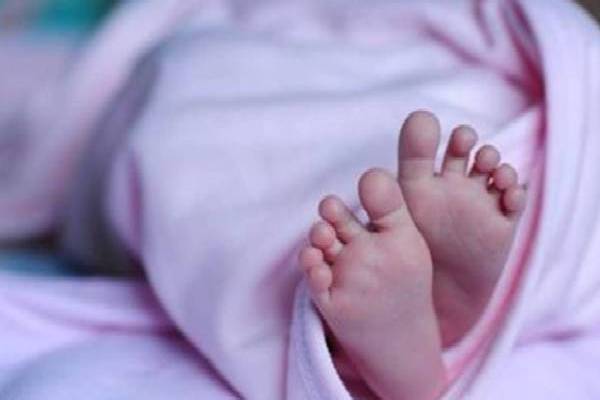 27 வயது பெண் எடுத்த கொடூர முடிவு ; 11 மாத சிசு பலி | 27 Year Old Woman Cruel Decision 11Month Baby Dies