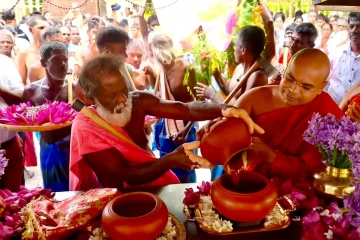 சேருவில மங்கள ராஜமகா விகாரையில் நடைபெற்ற பாரம்பரியத் தேன் பூஜை