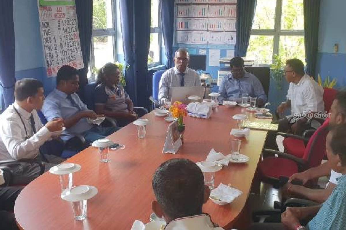 சஜித் - ரணில் - மகிந்த அனைவரும் ஒரே குட்டையில் ஊறிய மட்டைகளே! ஆளுங்கட்சி எம்பி விமர்சனம் | Sajith Ranil Mahinda Same Pond Bats சஜித் - ரணில் - மகிந்த அனைவரும் ஒரே குட்டையில் ஊறிய மட்டைகளே! ஆளுங்கட்சி எம்பி விமர்சனம் | Sajith Ranil Mahinda Same Pond Bats