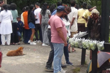 பாடசாலை விடுமுறையை முன்னிட்டு நுவரெலியாவுக்கு படையெடுக்கும் உள்நாட்டு சுற்றுலாப் பயணிகள்