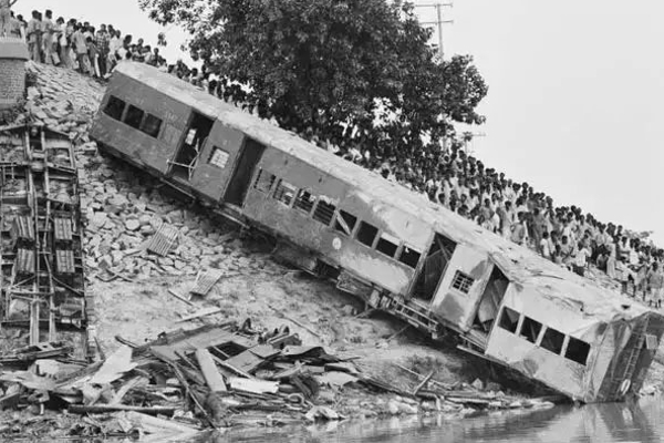 இந்தியாவின் கடைசி நிலம் “தனுஷ்கோடி”! இலங்கையிலிருந்து 31 கி.மீ தொலைவு மட்டுமே | Indias Last Land Dhanushkodi In Tamil